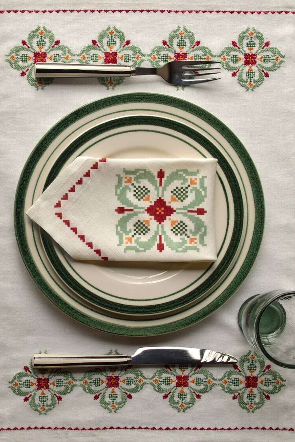 ZARA HOME САЛФЕТКА ИЗ ХЛОПЧАТОБУМАЖНОГО ЛЬНА С ВЫШИВКОЙ, ЦВЕТ МОРСКОЙ ВОЛНЫ