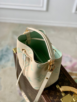 Louis Vuitton NeoNoe BB