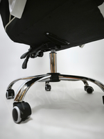 Геймерское кресло из ткани черного цвета