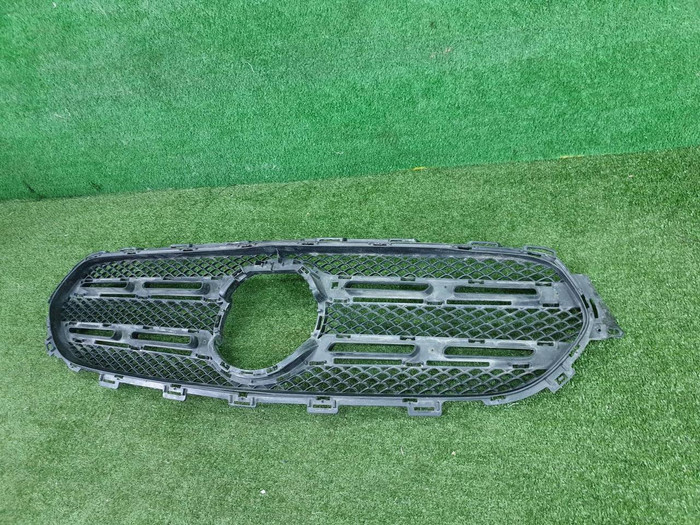 Решетка радиатора Mercedes E W213 (2020-2023)