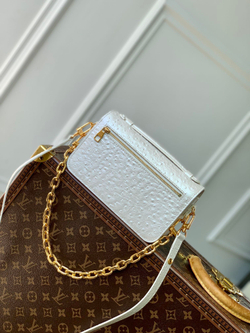 Louis Vuitton Pochette Metis East West
