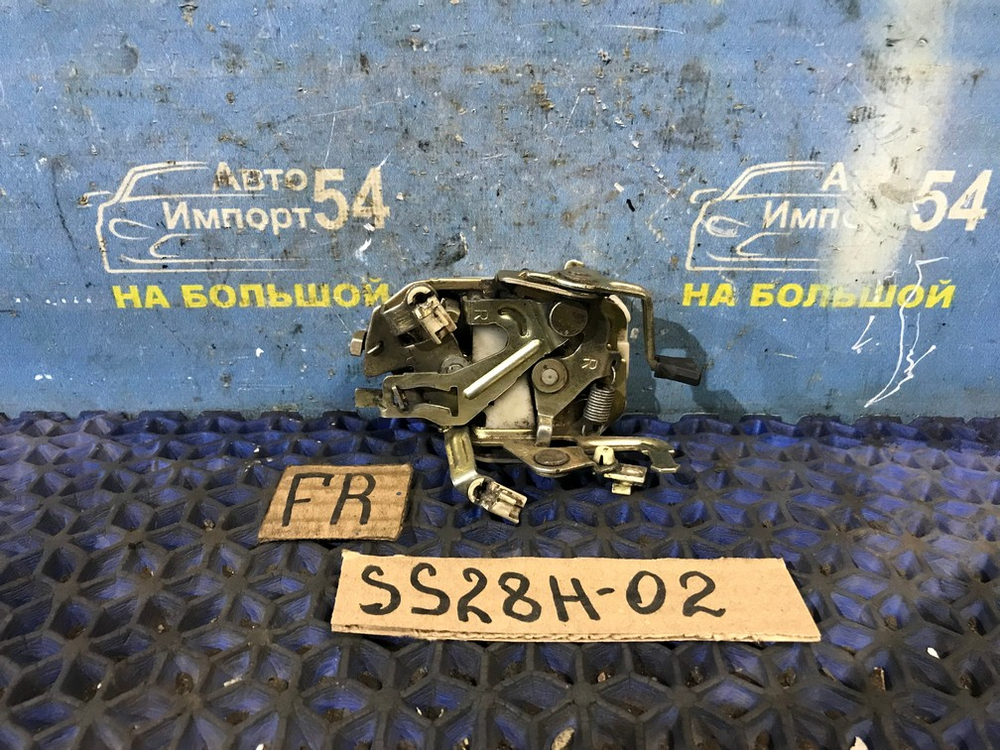 Замок двери передней правой MAZDA BONGO 1998