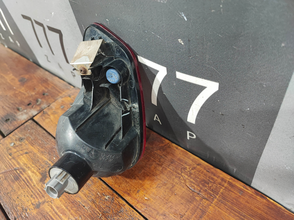 ПТФ задний левый Mitsubishi Outlander 3 15-нв Б/У Оригинал 8337A137