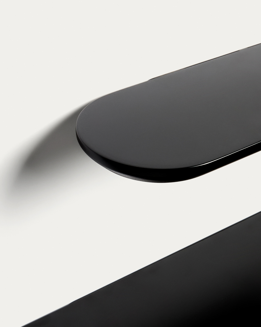 Комплект из 2 полок Arely из МДФ с черным лаковым покрытием, 35 см/55 см