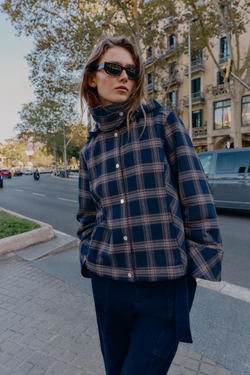 ZARA СТЕГАНАЯ КУРТКА В КЛЕТКУ С КАПЮШОНОМ, КРАСНЫЙ/ТЕМНО-СИНИЙ