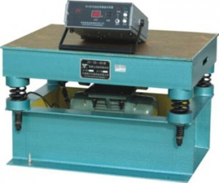 Concrete magnetic vibrating table