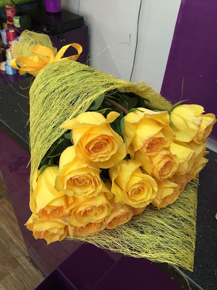 Букет желтых метровых роз