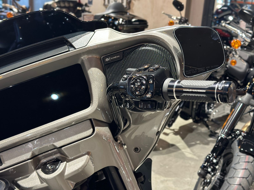 Harley-Davidson CVO Street Glide NEW, 2024 "Dark Platinum"