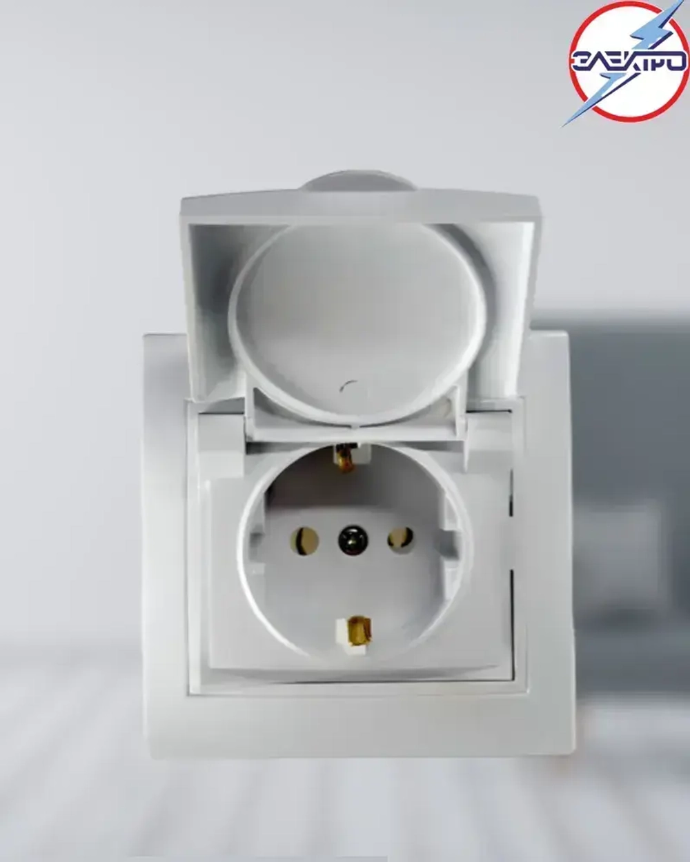 Розетка одинарная МИРА с крышкой + рамка, с заземлением, цвет белый, внутренняя
