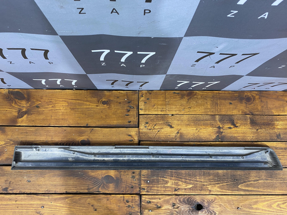 Накладка двери передней правой Suzuki Grand Vitara 1 98-05 Б/У Оригинал 7752052D00