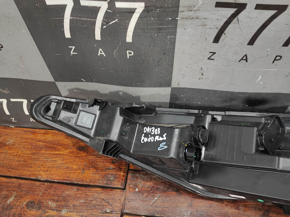 Фара правая LED Changan Eado Plus 20-нв Б/У Оригинал C211F2805010209