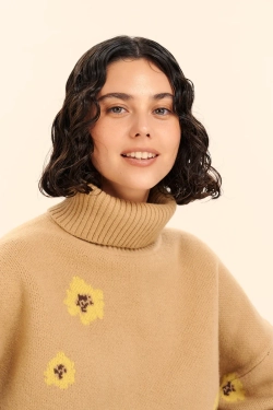 Свитер с горлом ((I can buy myself flowers)), бежевый