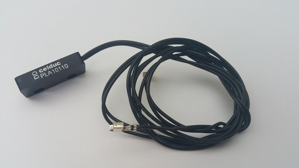 Датчик герконовый PLA10110 2 проводной длиной кабеля UL800 мм