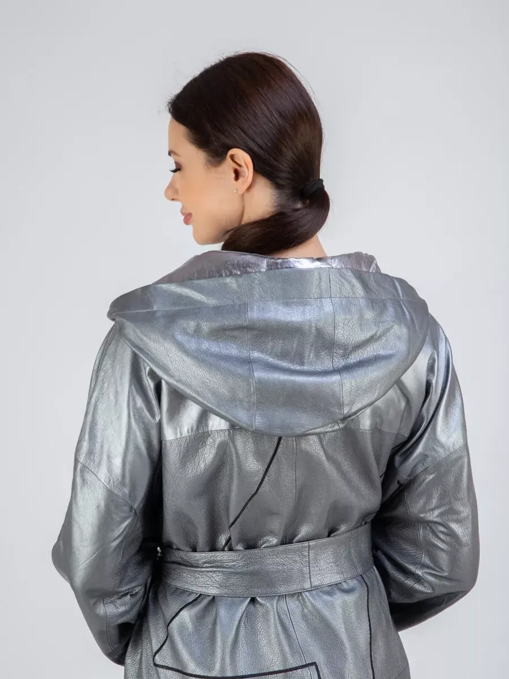 Кожаный плащ на осень с капюшоном