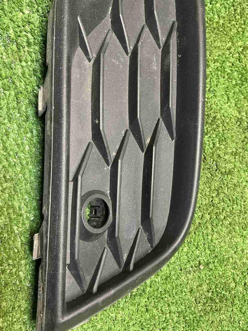 Решетка переднего бампера левая VW Tiguan 2 16-20