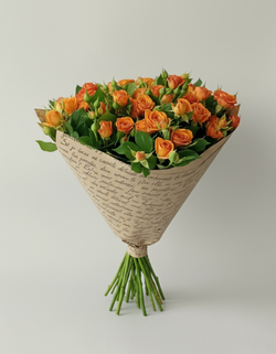 Букет из 15 кустовых оранжевых роз