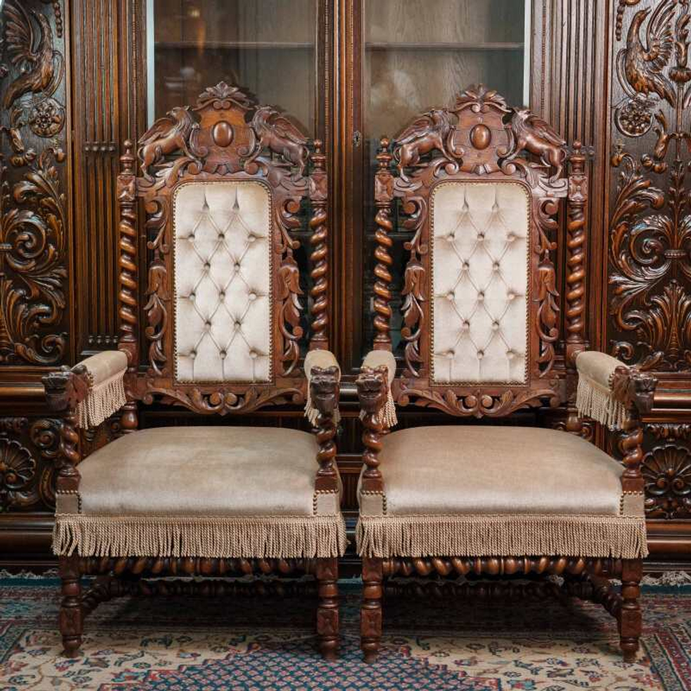 Парные кресла в стиле Ренессанс