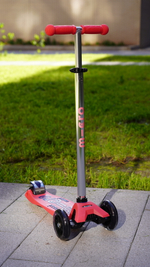 Самокат Maxi Micro Deluxe Glow Plus (светящийся) LED красное сияние