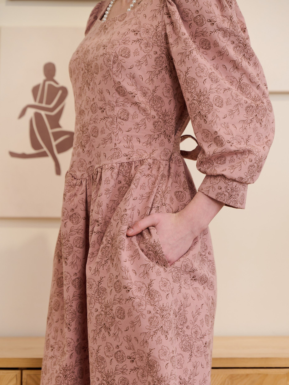 Платье с вырезом-сердечко