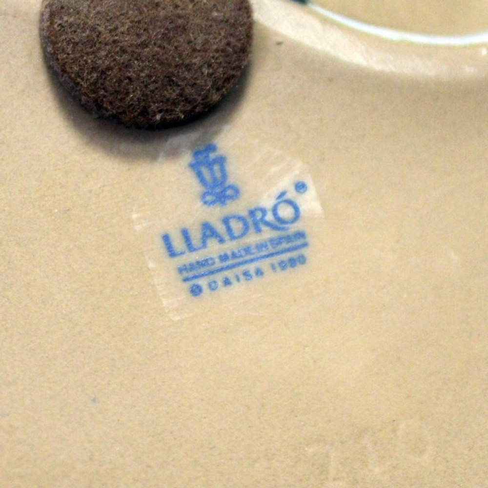 Фарфоровая мануфактура «Девочка»