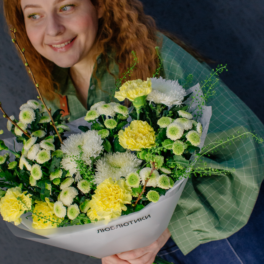 134. Суперстойкий букет в весенних оттенках с ветками вишни