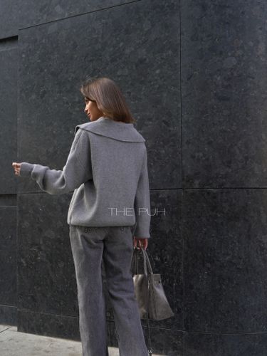 Серый шерстяной свитер с откидным воротником