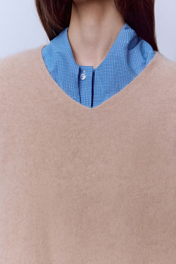 Свитер с V-вырезом из шерсти с кашемиром