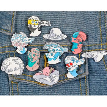 Пин на рюкзак и одежду. Венера. Череп