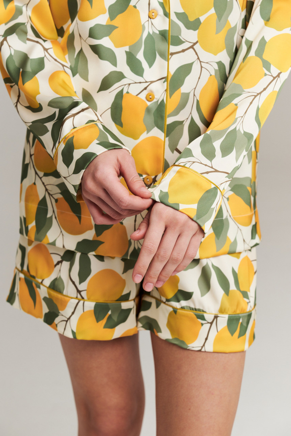 Шелковая блуза с кантом и лимонами
