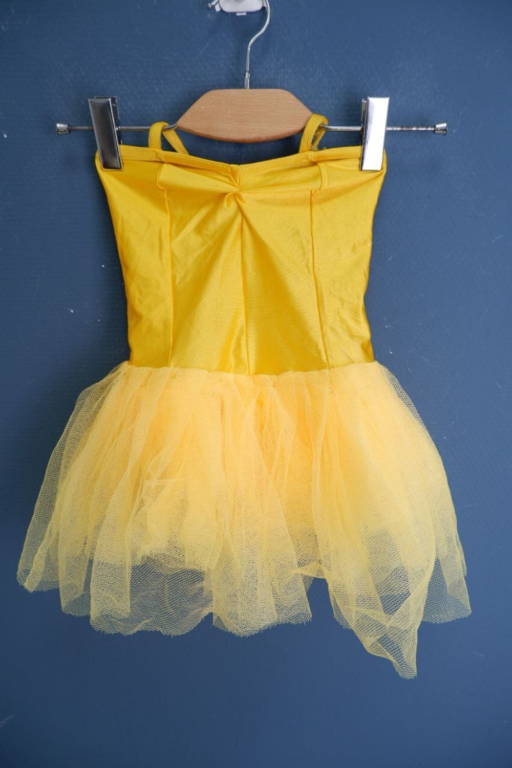 Платье с юбкой из фатина на 4-5 лет