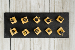 Канапе с сыром маасдам и виноградом