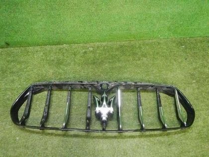 Решетка радиатора Maserati Levante (2016-2020)