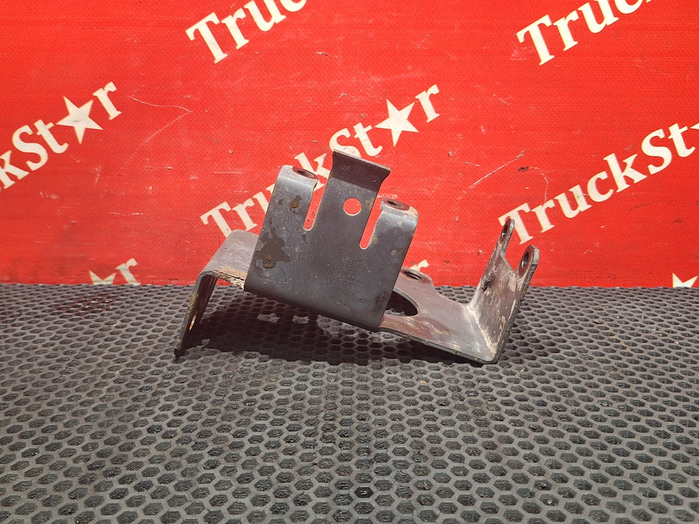 Кронштейн ускорительного клапана