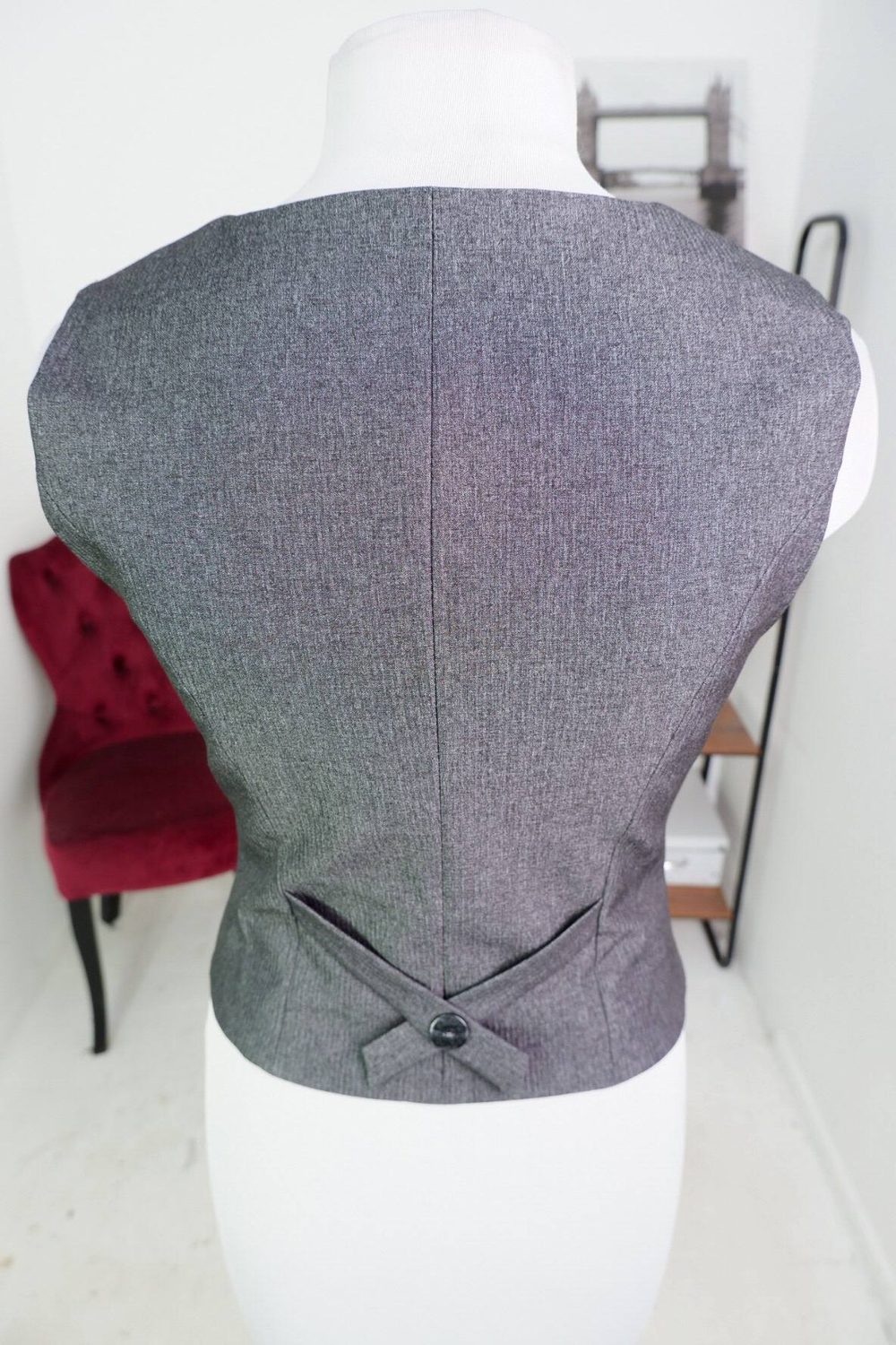 Жилетка Bravo для офисного стиля, визуально на 44 размер, новая