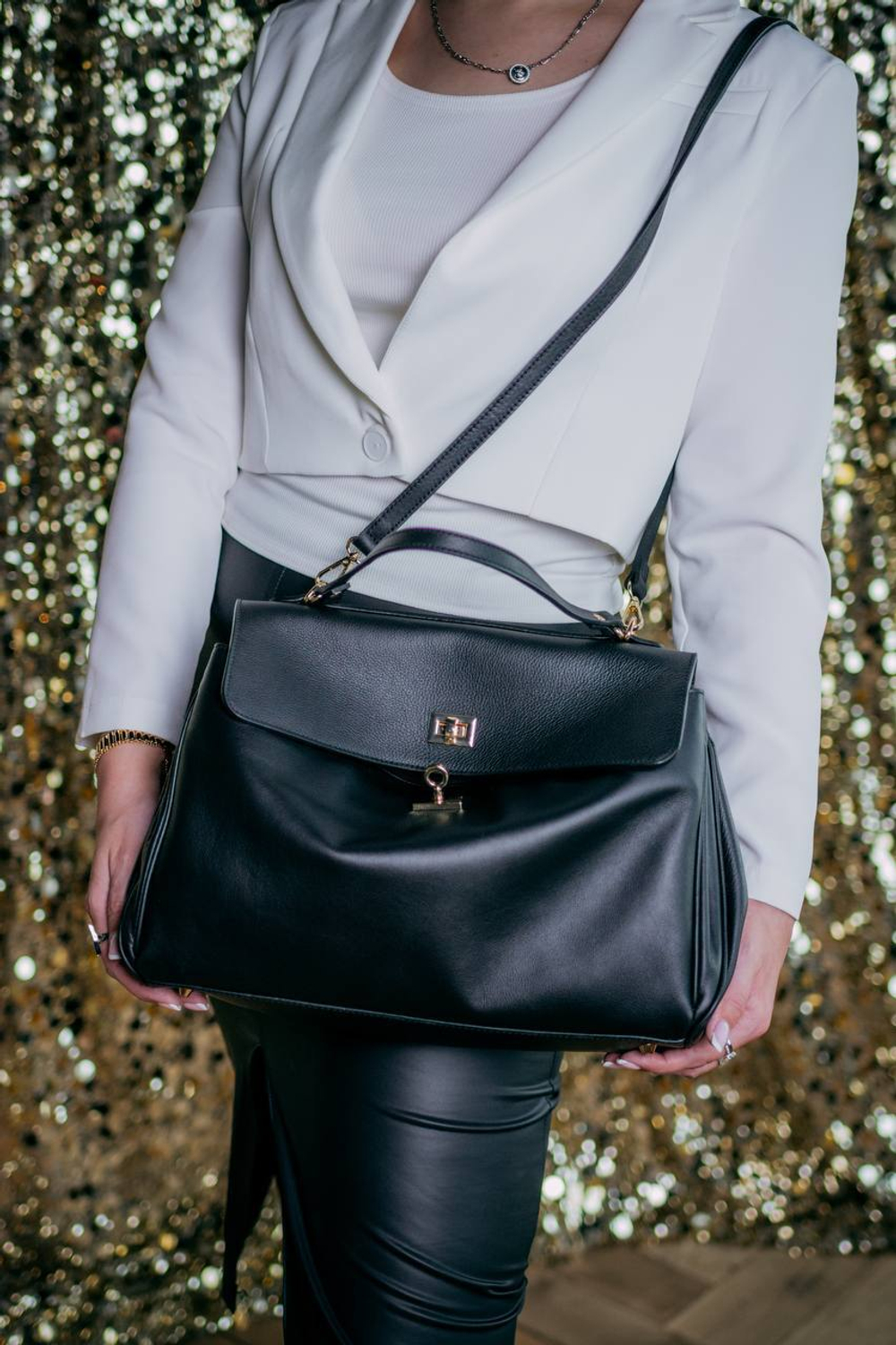 Женская сумка из натуральной кожи ягненка черного цвета