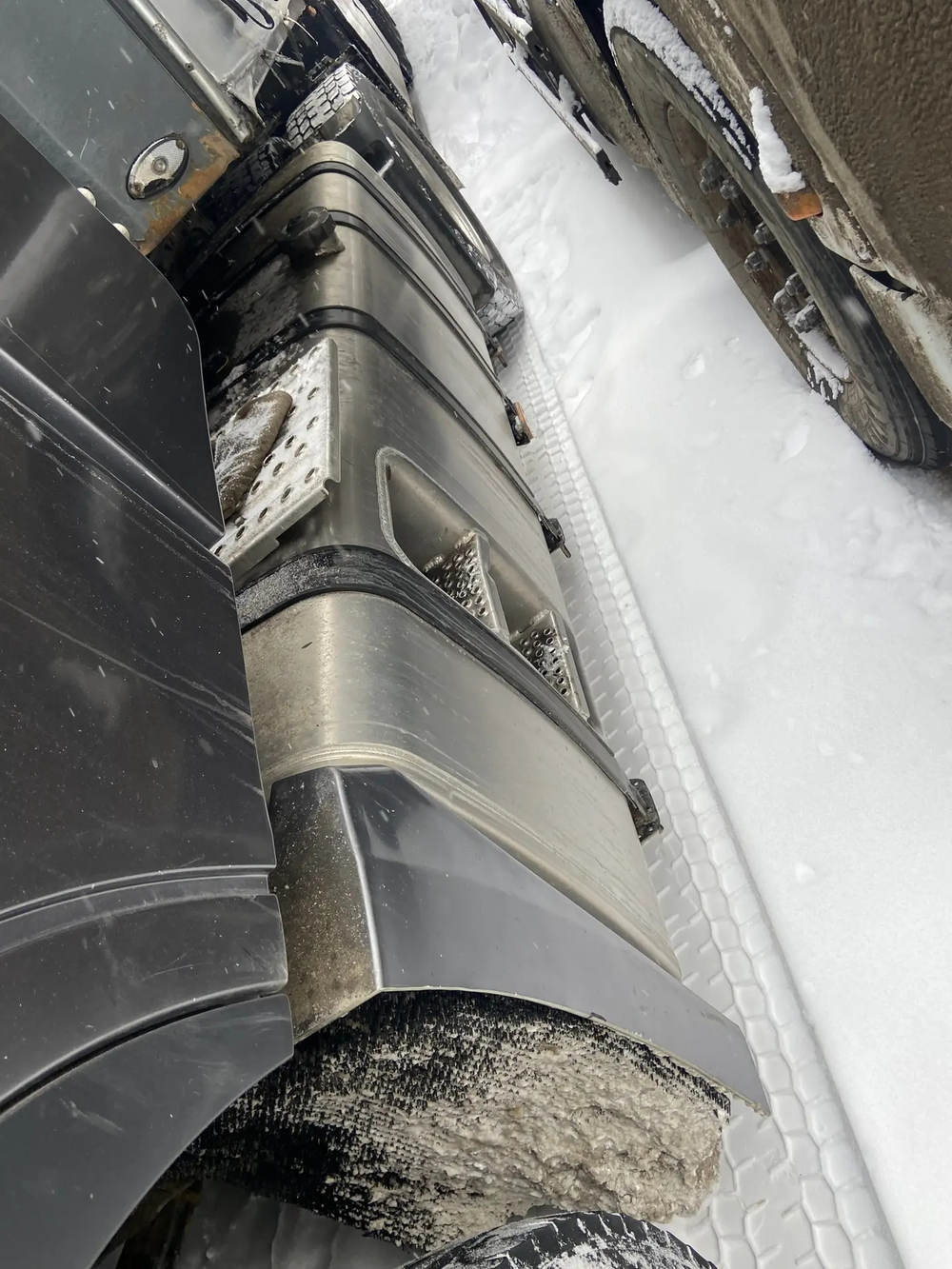 Shacman (Shaanxi) SX* 4x2 Седельный тягач SX4188YY381 (Дизельный, 12,5 л, 473 л.с., МТ)