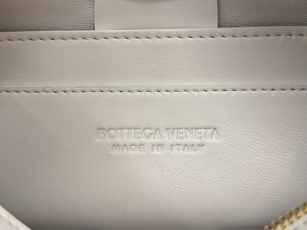 Bottega Veneta Small Brick Cassette 23 cm