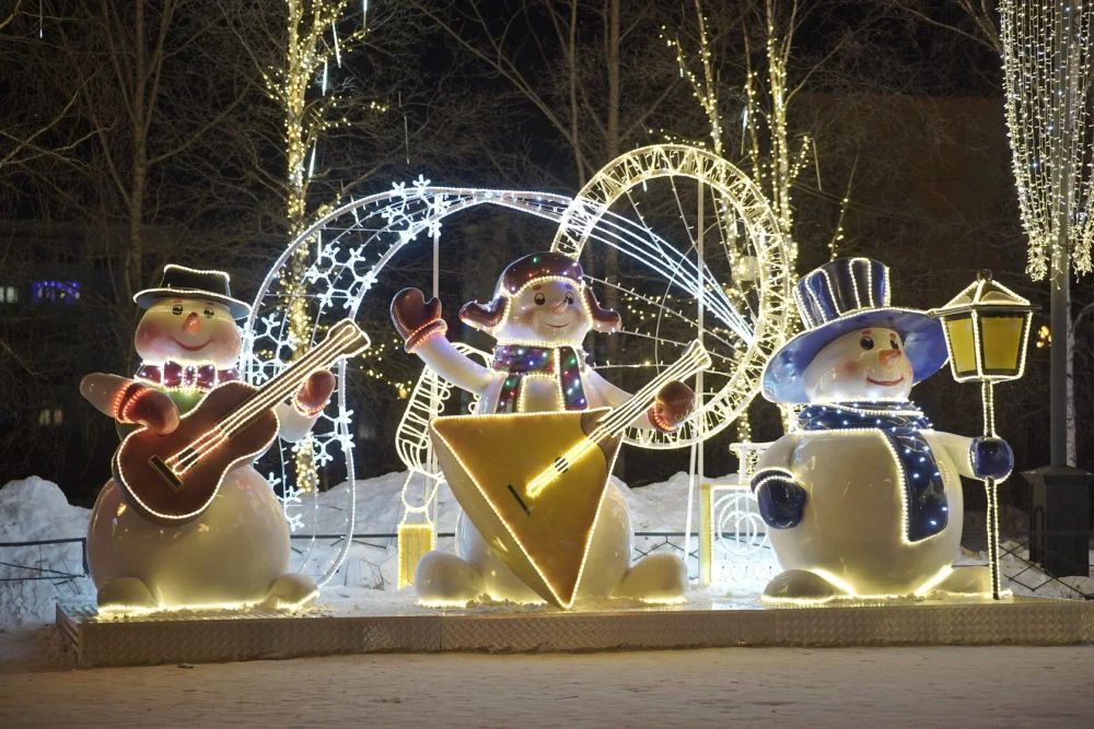 Уличные фигуры "Снеговики музыканты"