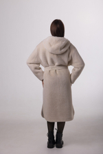 Пальто с капюшоном утепленное