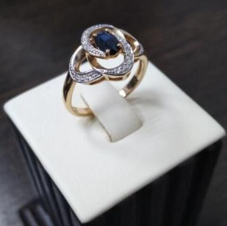 Кольцо из золота с сапфирами