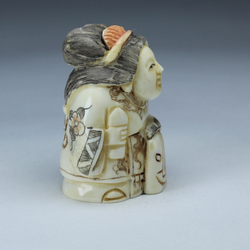 Нэцкэ Бэндзайтен со струнным инструментом