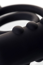 Чёрное эрекционное кольцо с вибростимулятором и анальным хвостом (Цвет: черный)