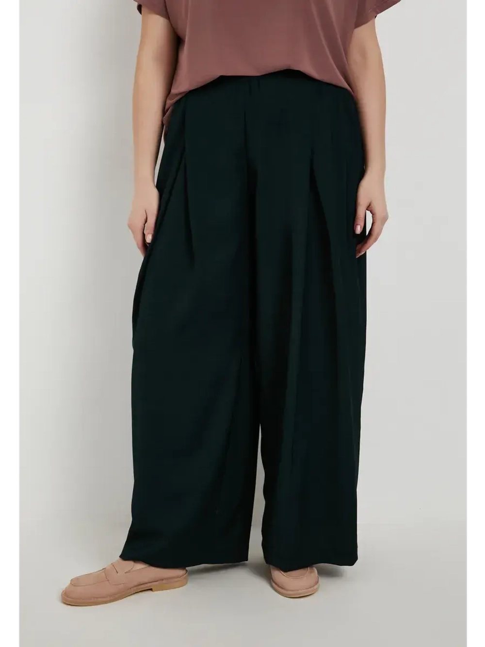 Брюки широкие со складками