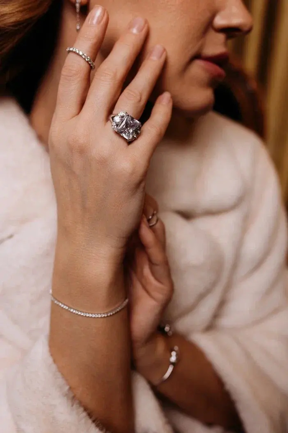 Массивное кольцо с кубическим цирконием