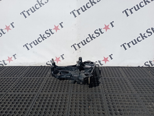 Кронштейн буксировочный левый 2017г