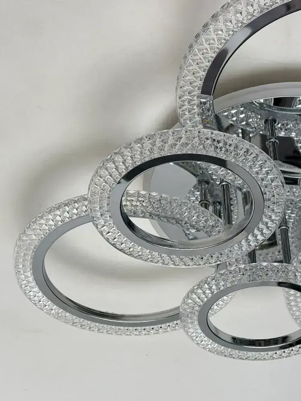 Люстра потолочная с RGB подсветкой и пультом для всех видов потолков, 115Вт