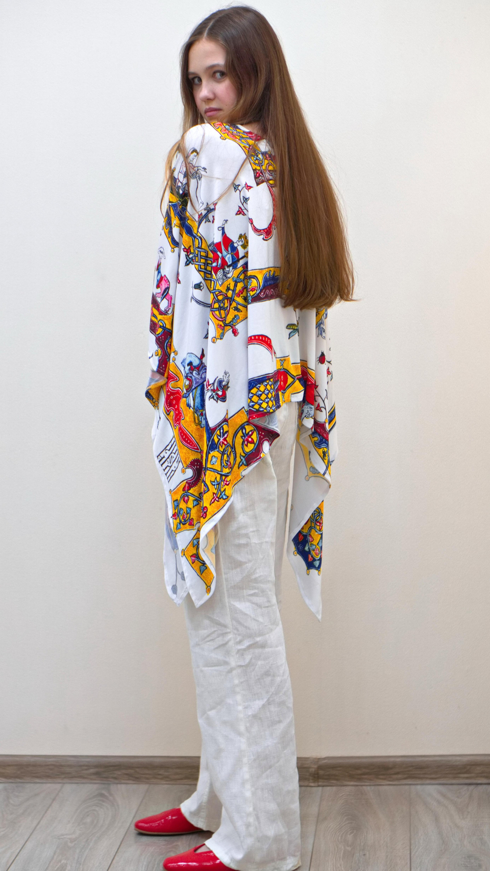 Накидка-пончо "Латтрела", по мотивам средневековых буквиц и фантастических существ со страниц Псалтыри Латтрелла