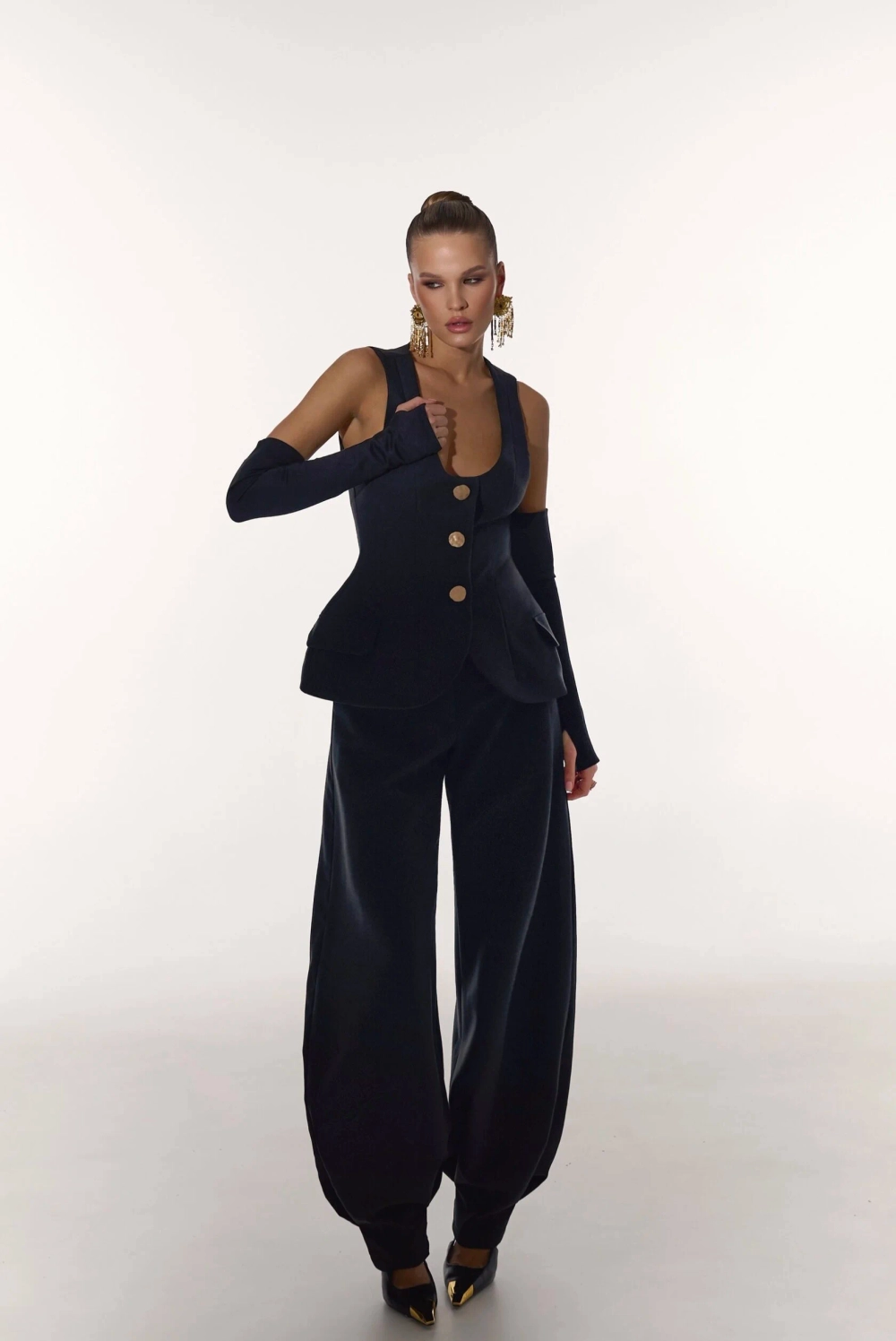 Комплект Тюдор, Черный