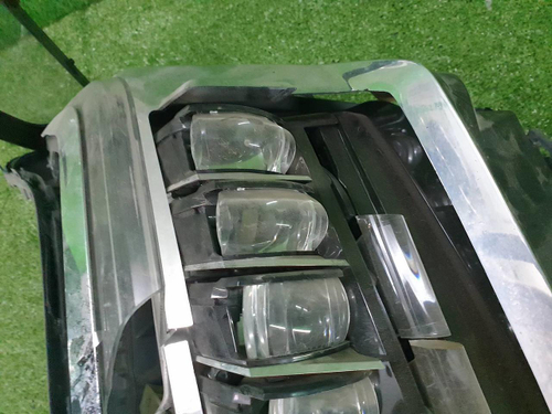 Битая Фара правая Cadillac Escalade 4 (2014-2020) LED