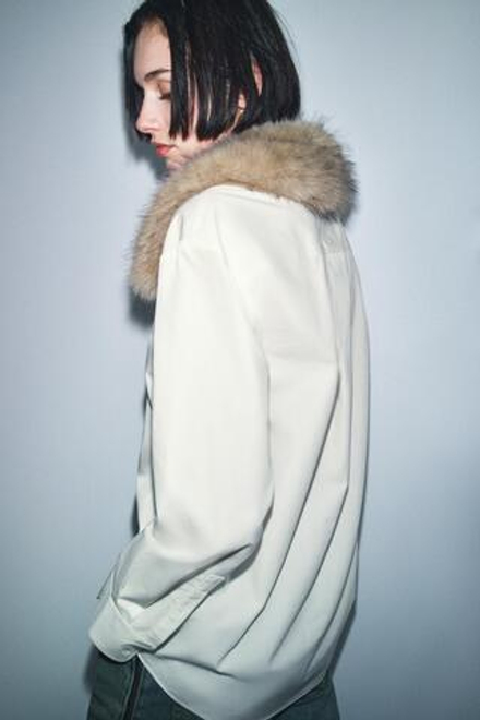 ZARA РУБАШКА ИЗ ПОПЛИНА С ВОРОТНИКОМ С ИСКУССТВЕННЫМ МЕХОМ — ZW COLLECTION, КРЕМОВЫЙ